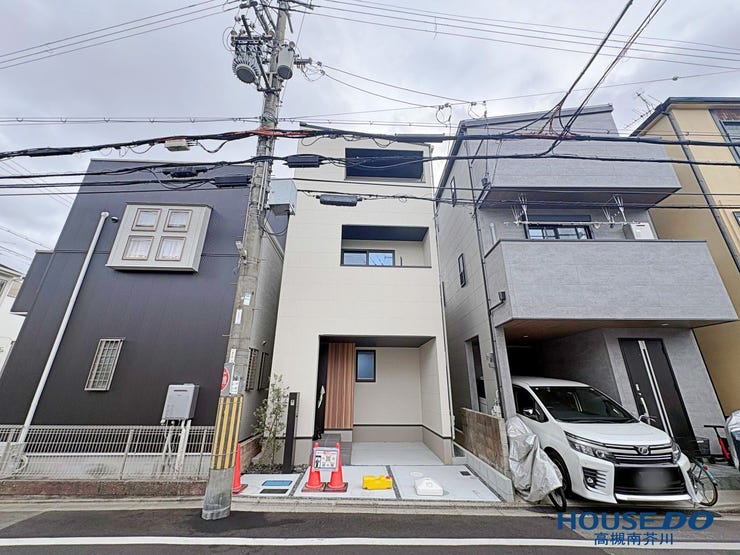 【外観】
広い前面道路。
日当り、通風良好です。