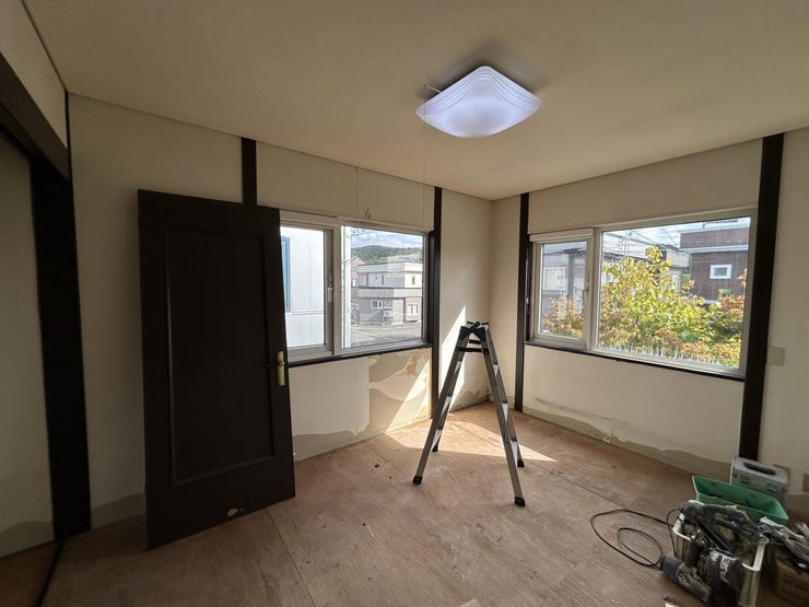 【リフォーム中】2階洋室6帖。
床はフローリング張り、壁・天井はクロス貼替します