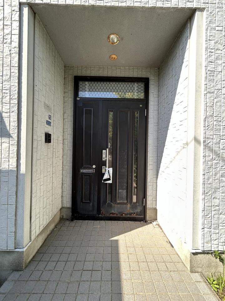 【リフォーム中】玄関ドアは新品に交換します