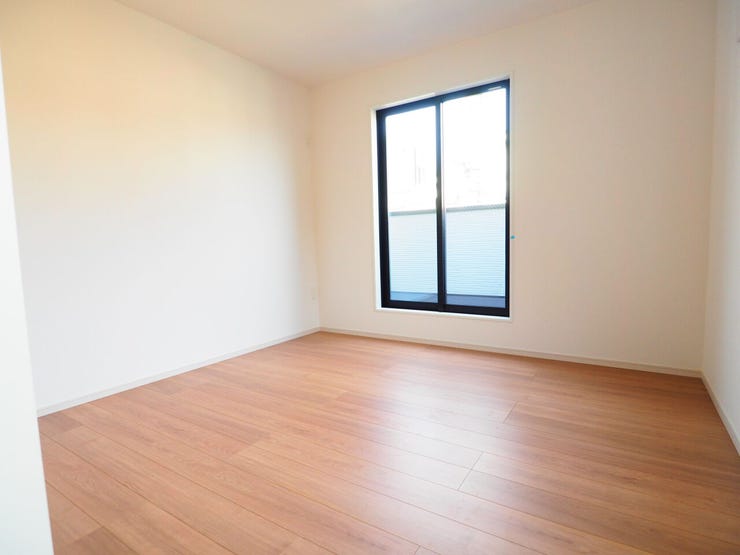 白を基調とした明るく清潔感のあるお部屋。