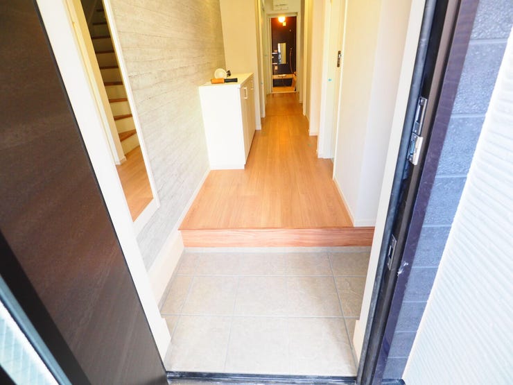 シューズインクローク付の玄関♪ 玄関がスッキリとお使いいただけます♪