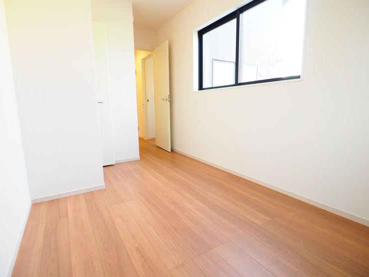 白を基調とした明るく清潔感のあるお部屋。