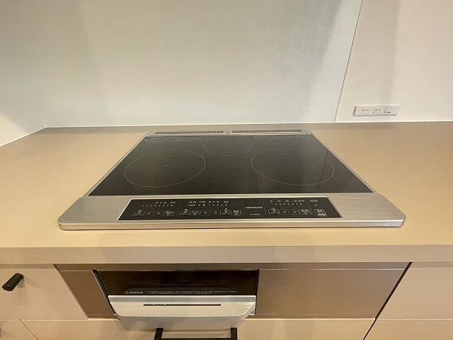 【IH stove】
3つ口コンロで、お料理も時短♪
グリルも付いており、レパートリーが広がりますね!