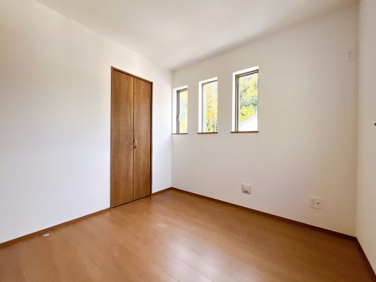 白を基調にした内装でインテリアが引き立ちます◎