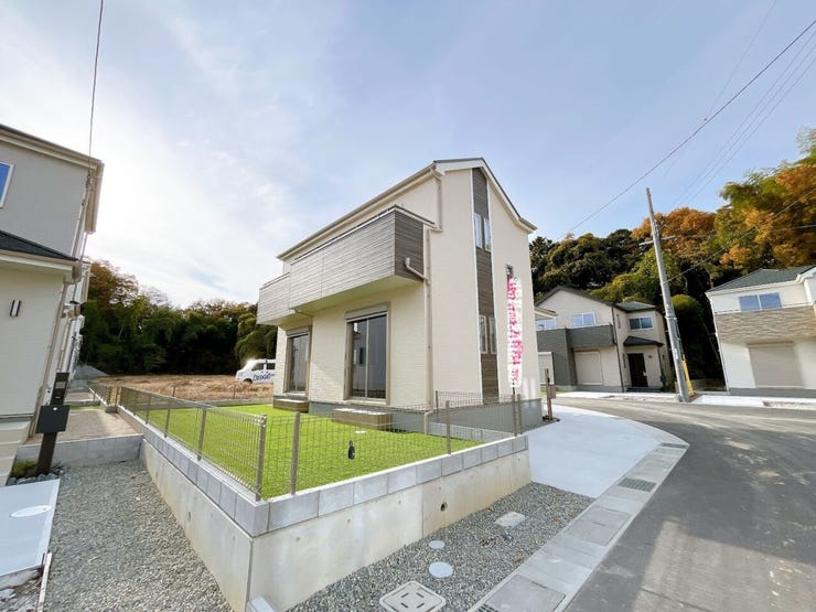 静かで落ち着いた閑静な住宅地です。
子育て世代の生活環境としても最適です◎