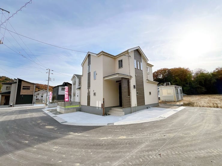 公園の多い地域です。お気に入りの家から足を少し伸ばして、お散歩などでゆったり過ごす時間も有意義です。