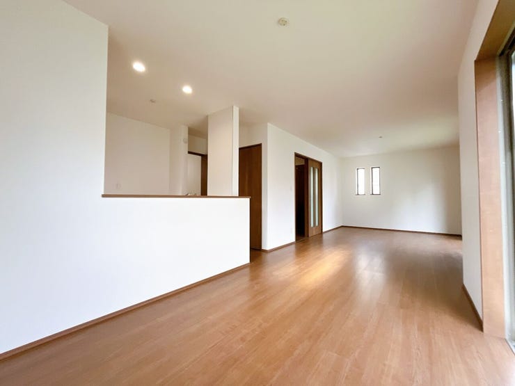 優しい色合いの室内です。
統一感があり、空間がより広く感じられます。