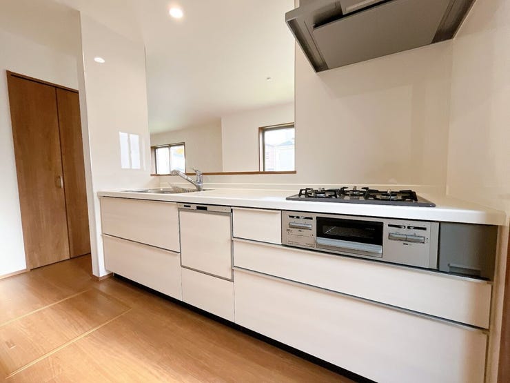 食洗機付きのシステムキッチン。
忙しい毎日に役立ちます◎