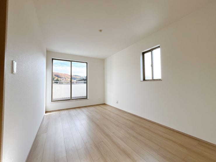 白を基調にした内装でインテリアが引き立ちます◎