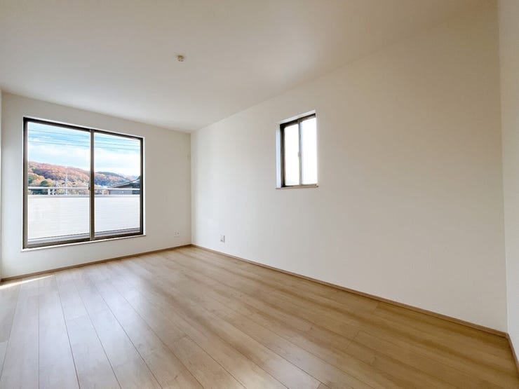 どんな家具にもフィットする床材カラーのお部屋です。