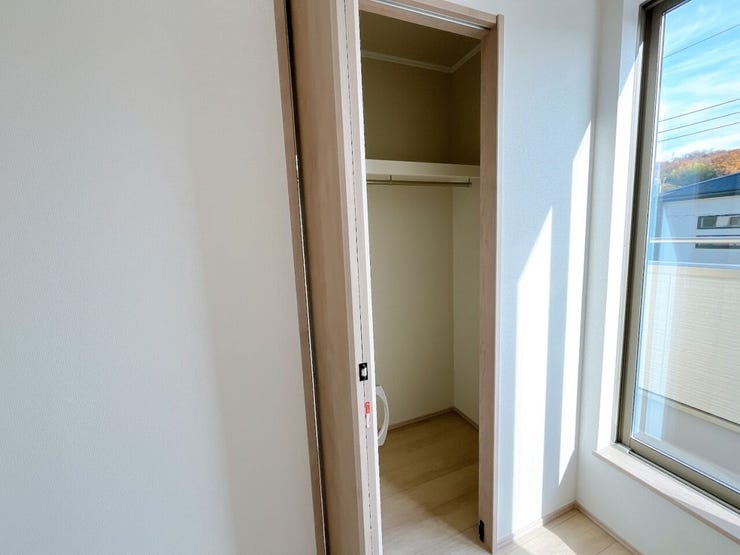 天井高サイズのクローゼットなのでお洋服がたくさん収納できます!