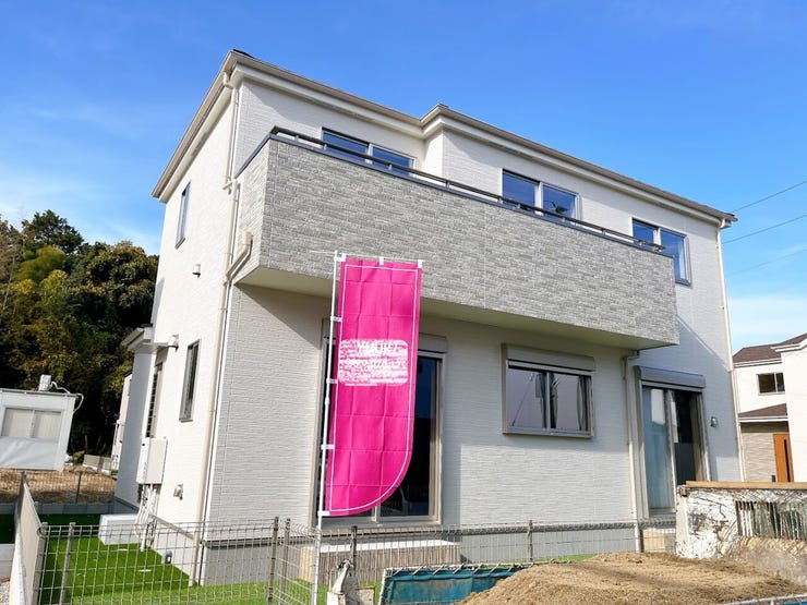 住宅地のため周辺は車の通行量も少なく、通期・登園・通学・ショッピングなど日々の往来も快適です。