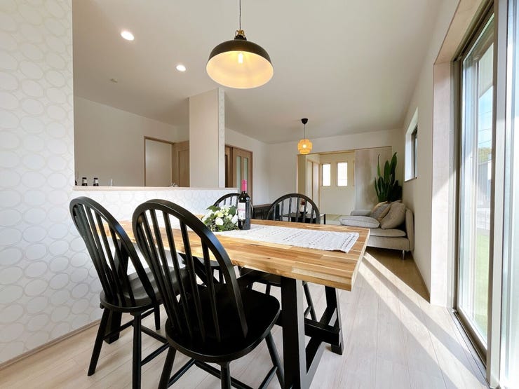 優しい色合いの室内です。
統一感があり、空間がより広く感じられます。