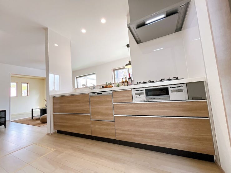 カウンターキッチンなので、お料理をしながらリビングを見渡すことができます◎