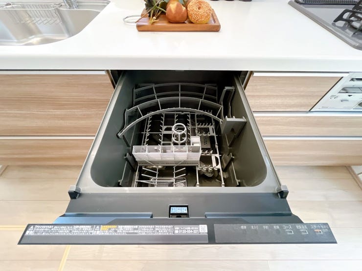 食洗機付きのシステムキッチン。
忙しい毎日に役立ちます◎