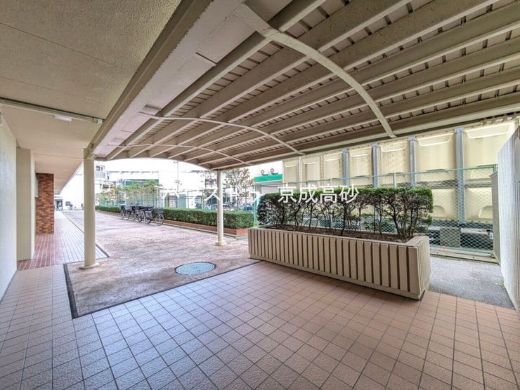 外と内をつなぐエントランスは管理が行き届き、居住者を優しく迎え入れてくれます。