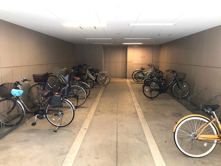 屋根付き駐輪場で雨の日も安心!