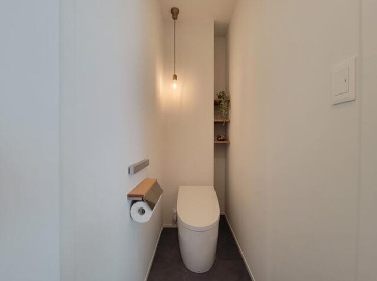 あえて採用した裸電球がレトロな雰囲気で◎