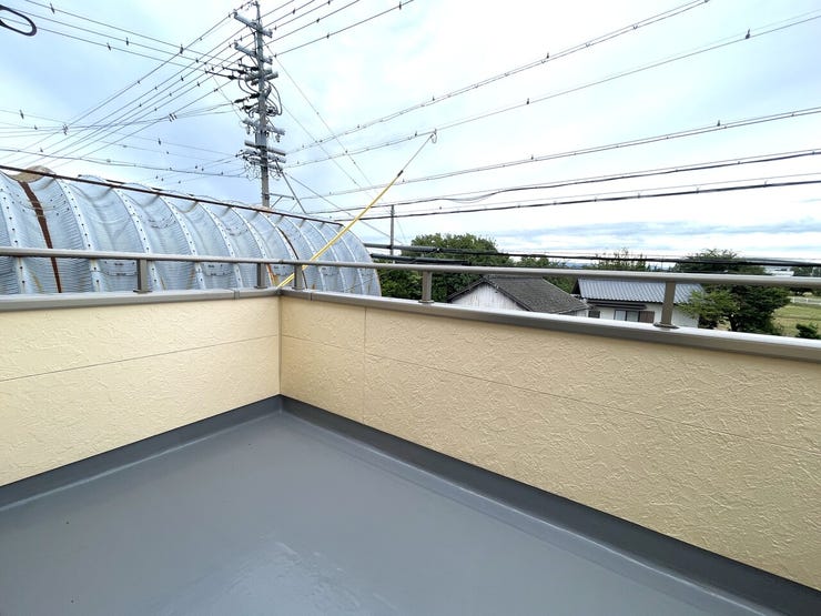 バルコニー
陽当たりが良く洗濯物が良く乾きそうです♪