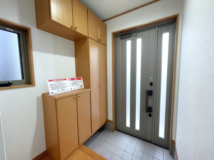 玄関
シューズボックス付きの玄関♪
玄関がスッキリとお使いいただけます♪