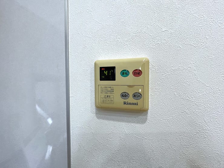 オートバスパネル
いつでも適温のお風呂にはいれるのが嬉しいですね♪
キッチンからの操作もできるので便利です♪