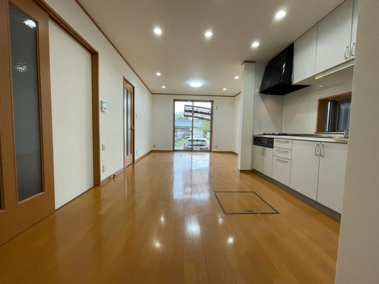 リビング
南面を広く取ったリビングは日当たり良好です♪
一家団欒の時間が増えそうですね♪