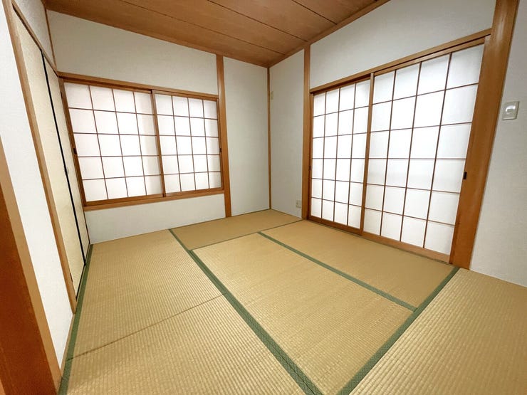 和室
収納スペース付きの十分な広さの和室です♪
客間としてもご利用いただけます♪