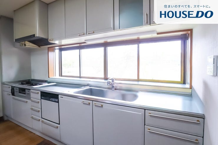 キッチンにも窓があるため、採光もあるうえに換気もバッチリです。