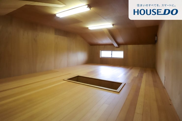 屋根裏収納スペース