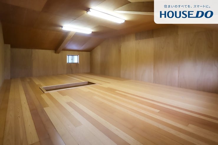 屋根裏収納スペース