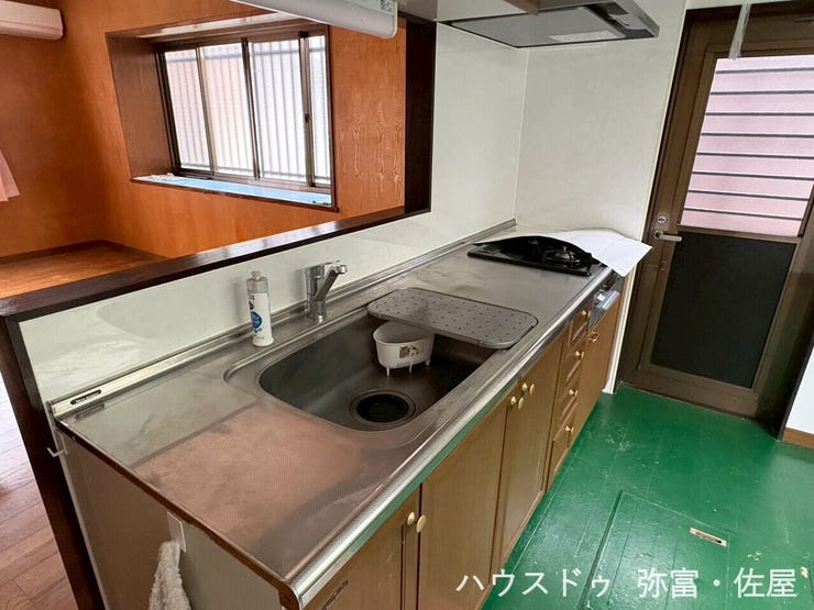 料理中でも会話が弾む対面式システムキッチン(^^)リビングにいるお子様の様子も確認できて安心です♪