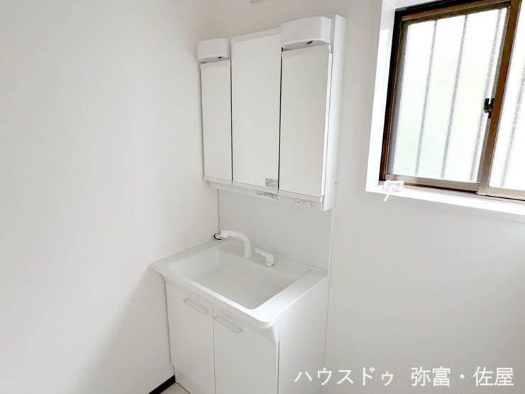 シャワー付洗面化粧台◇収納付なので、細々した物の多い洗面まわりもすっきり♪