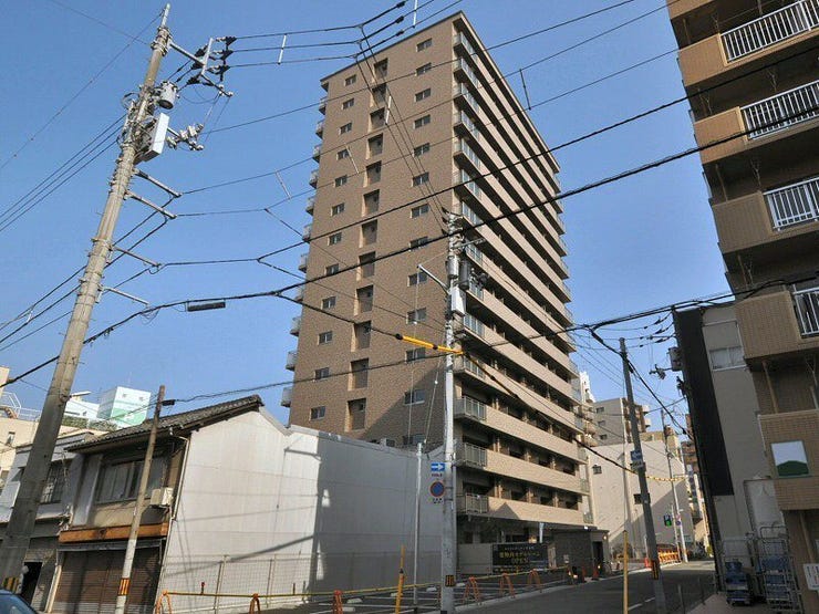 外観を南西側より撮影