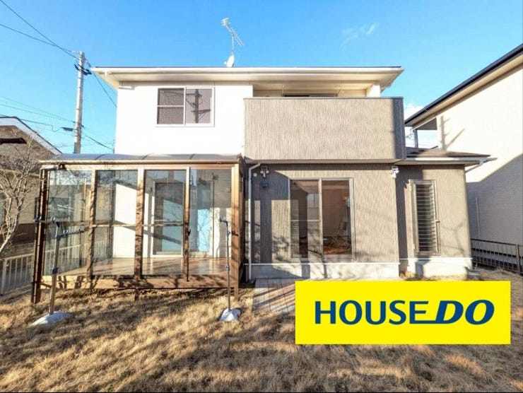 【外観】
サンルームは冬でも温かい空間が出来るので、洗濯物干しにも適しています♪