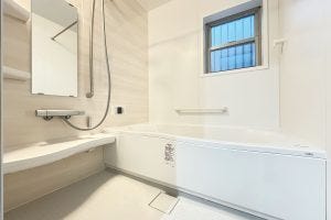 広々した浴室で1日の疲れを癒せる♪