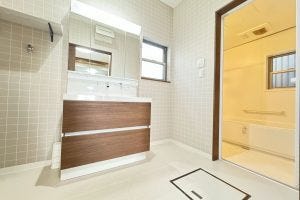 3面鏡で身だしなみも整えやすい♪