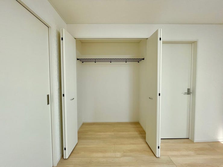 2階;5.7帖洋室のクローゼット