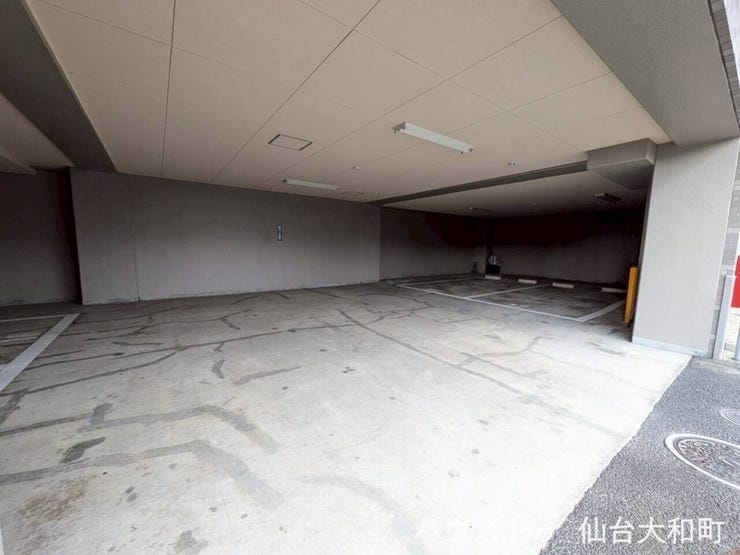 【駐車場】