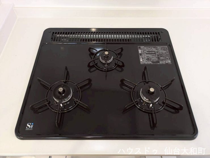 【三口ガスコンロ】ガスの強い火力でと同時調理可能◎