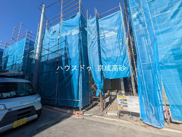 爽やかな青空の下に贅沢なほどに降り注ぐ陽光、豊かな居住性と、クオリティ。住まうことの喜びを感じさせてくれます。