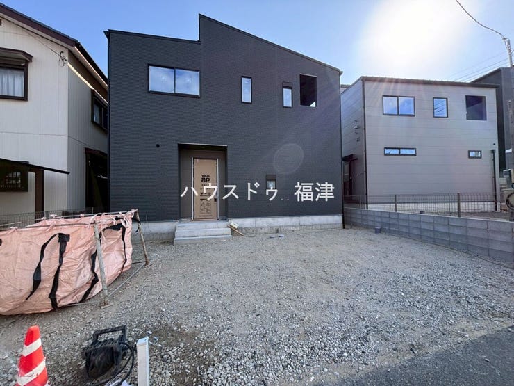 未完成物件は立地を確認後、
同メーカーが建てたお家をご案内♪
《古賀市花見東1丁目 新築戸建て》