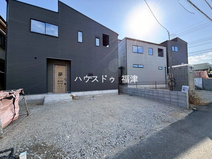中央区長浜にはショールームがございます♪
実際に見て触れて体感できます♪
《古賀市花見東1丁目 新築戸建て》