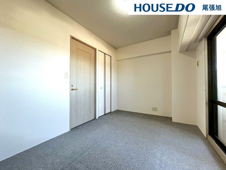 【洋室】丁度いいサイズの洋室です。トレンドになりつつあるのが、広過ぎず、快適すぎない子ども部屋。勉強と寝るだけの部屋にすることで閉じこもりがなくなり、リビングで過ごす時間が増えると言われています。