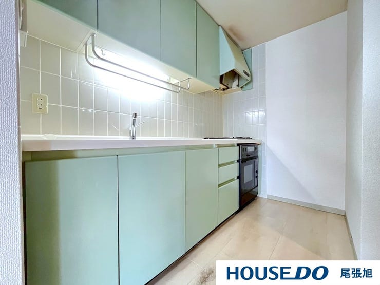 【キッチン】調理道具や食器などをたっぷり収納でき、お手入れも簡単なシステムキッチンを採用しました♪毎日のお料理を効率的にしてくれる動線は「1分でも家事の時間を短縮したい」という思いを叶えてくれます♪