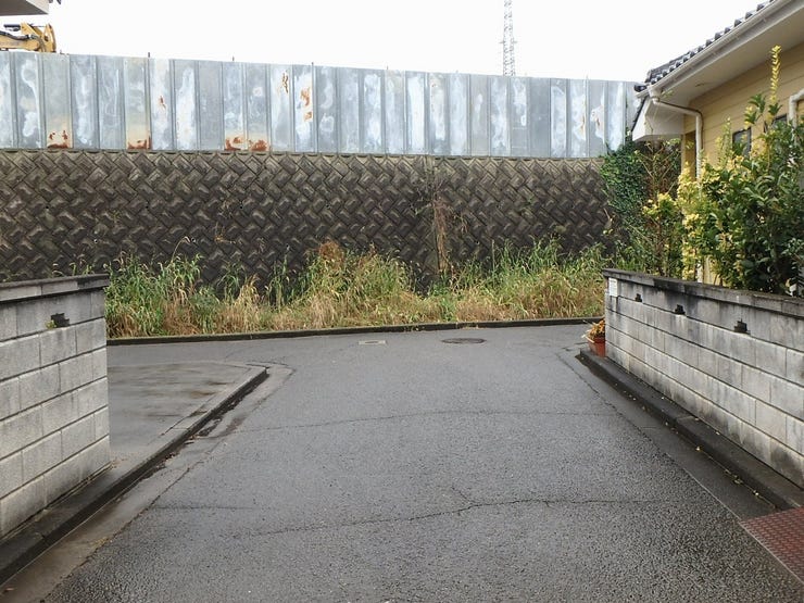 西側道路 2025.10.22 雨天時