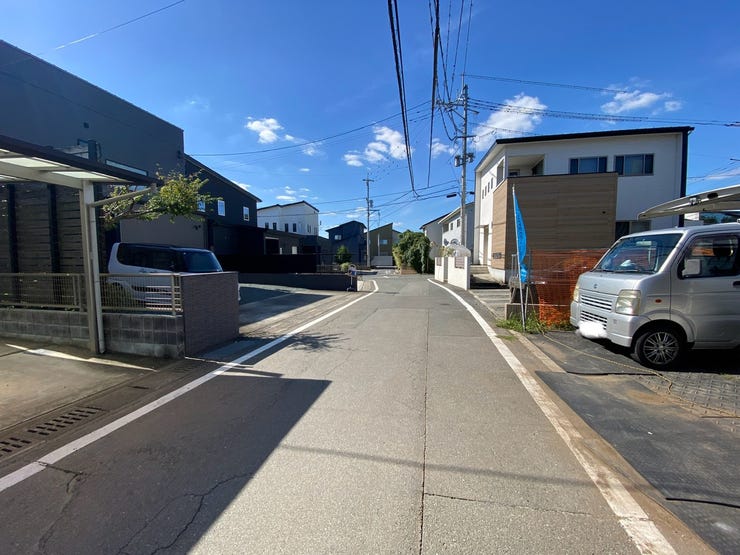 周辺は静かで落ち着いた雰囲気の住宅街です。