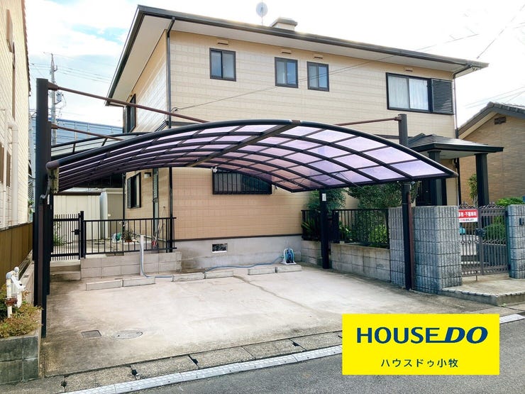 【外観】
並列駐車2台可能♪
カーポート付きの駐車場です!