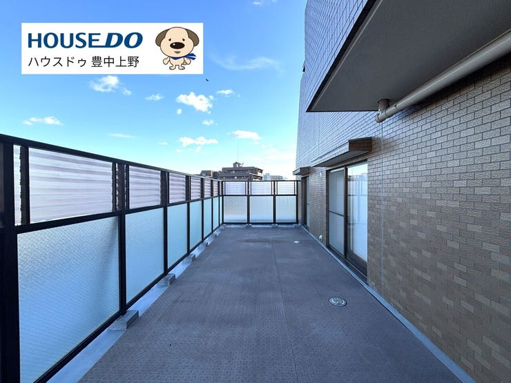 約24.00㎡の広々ルーフバルコニー!こちらのお住まいのオススメポイントです★リビングと和室から出入り可能で様々な用途でご使用いただけます!!