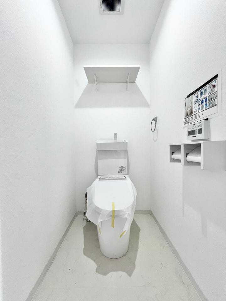 ■□■トイレ■□■
【トイレ新規交換】トイレはもちろん温水洗浄便座付きで年中快適にご使用いただけます☆