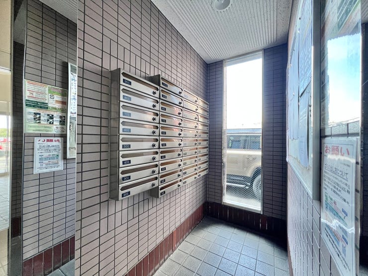 ■□■郵便受け■□■
エントランス内に、郵便受け・宅配ボックスもあります☆